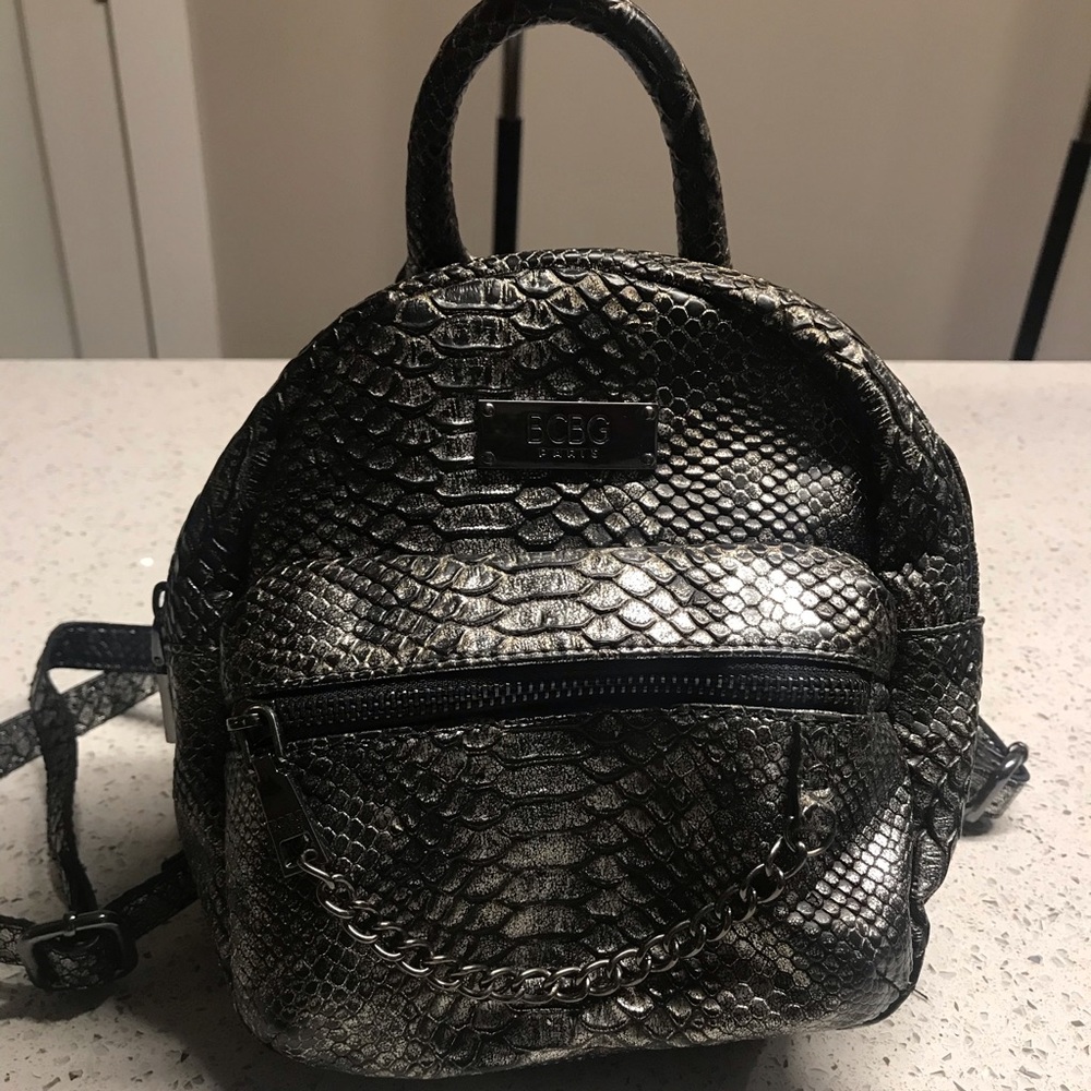 BCBG Ladies ! MINI 🎒 Metallic Black Print